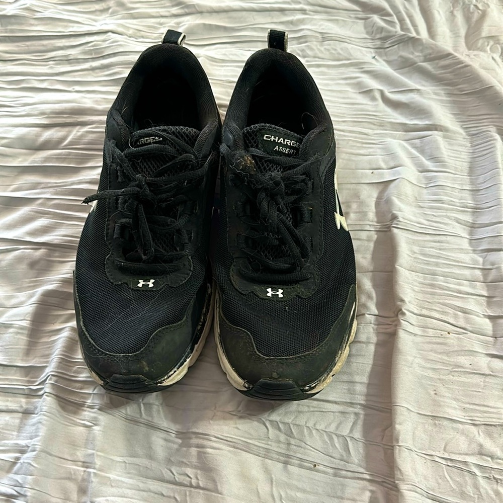 Men’s size 10 running shoe